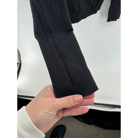 Lululemon Rest Less Pullover Women Size 8 Black Ribbed Seamless Thumbholes Top - Picture 5 of 9